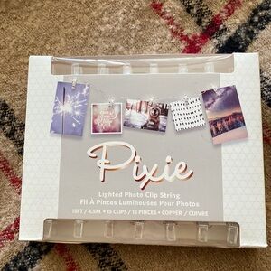 Lighted photo clip string